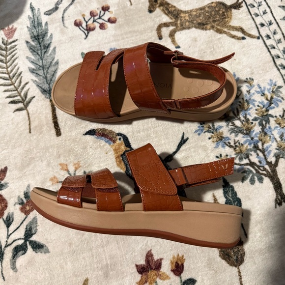 Vionic Tan Orange  Leather Sandals size 9 - Picture 1 of 5